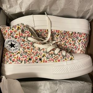 Brand New Floral Platform Converse